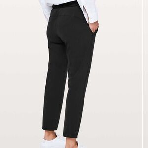 Lululemon On the fly pants size 8 black 2021 athleisure casual